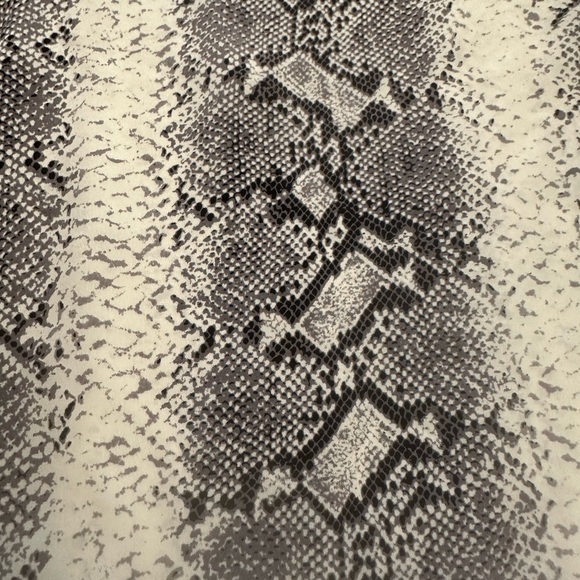 EQUIPMENT
Snakeskin Print Silk Slim Fit Shirt (21) - Picture 5 of 9